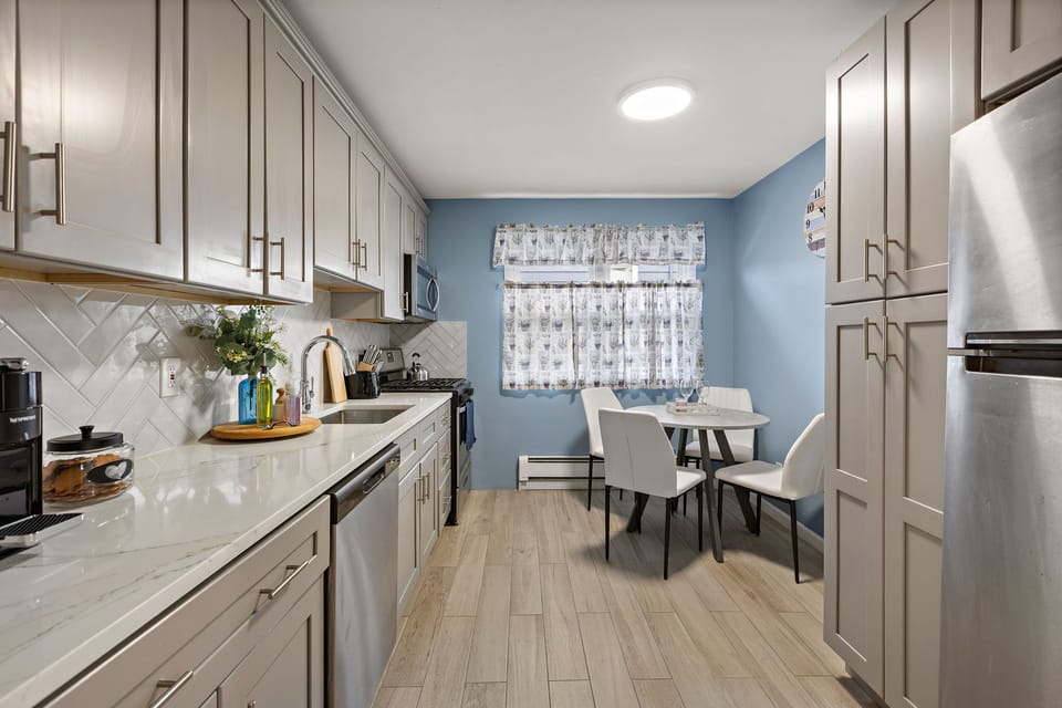 Kitchen: A fully equipped kitchen with quartz counters and a cozy 4-seat dining nook — cook in, eat together.