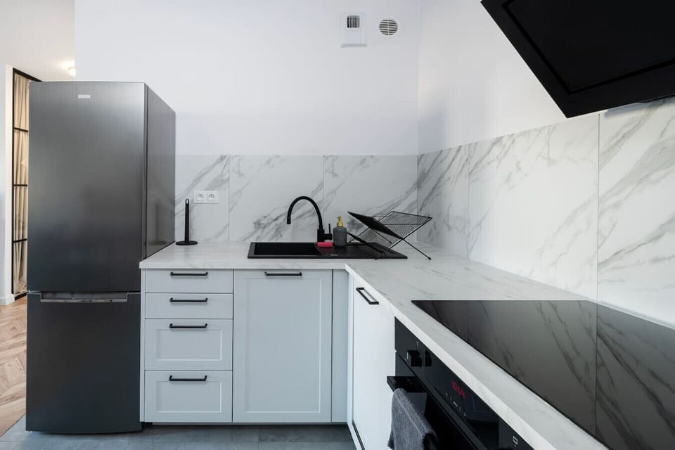 Central-Located Apartment in Łódź - with Balcony | Book Now with RENTUJEMY