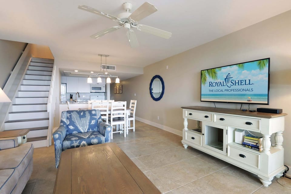 Living area with wall-mounted SmartTV