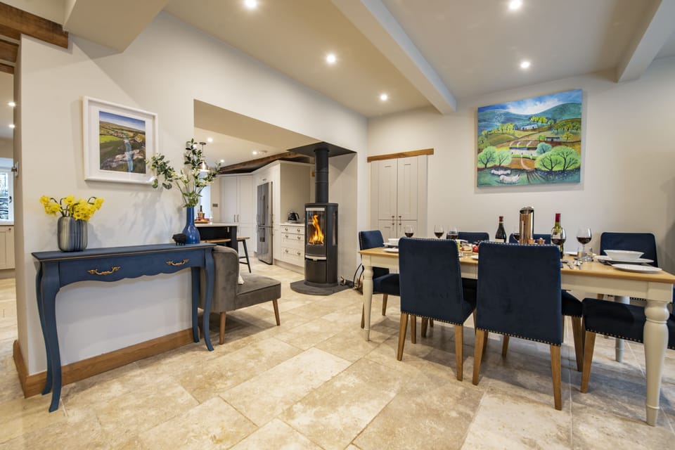 Ground floor: Dining area leading to the kitchen
