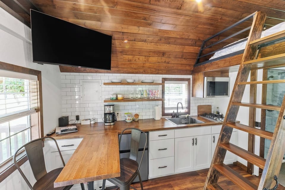 A thoughtful layout with all your essentials right at hand