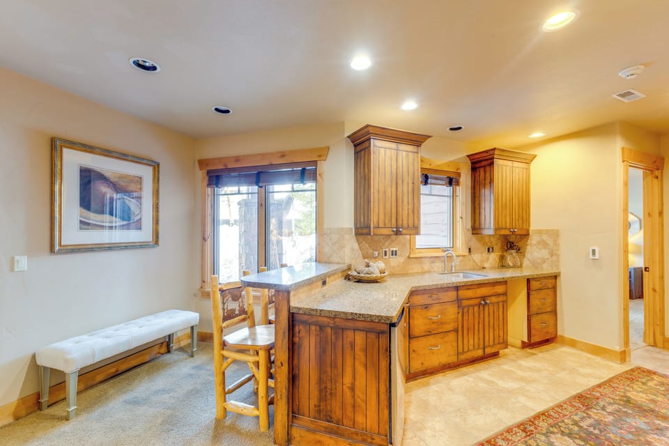 Wet Bar | 1st Floor