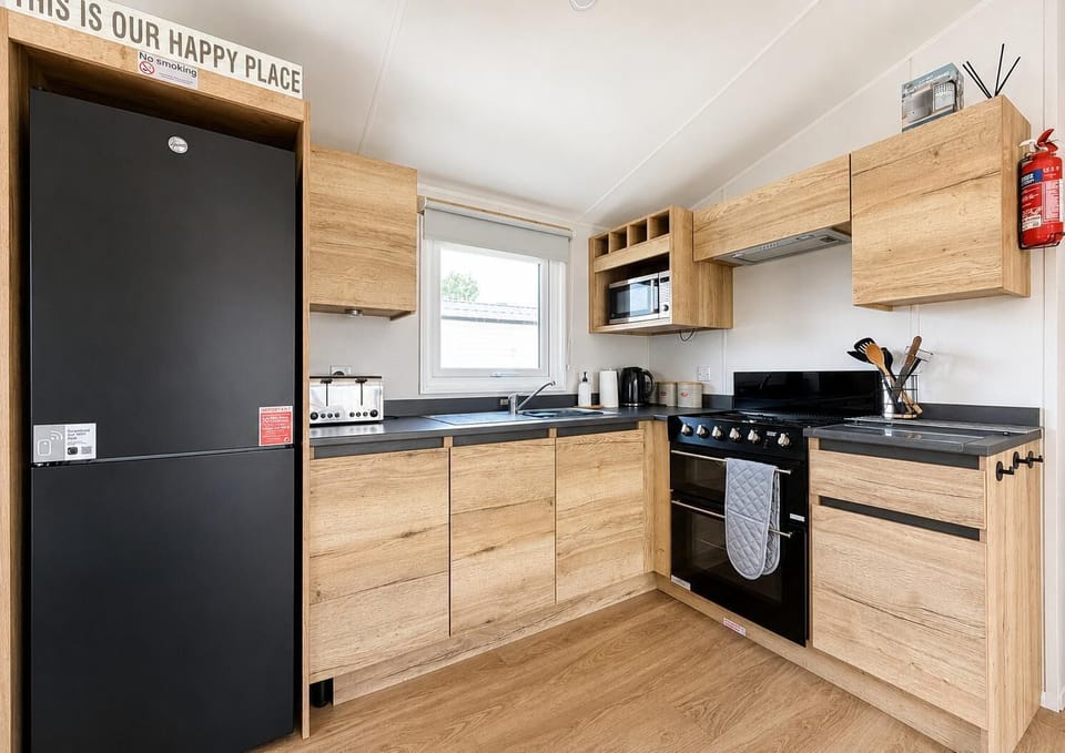 Plan your next UK staycation with flexible arrival dates and last minute holidays at Heacham Beach Holiday Park, ideal for weekend getaways.