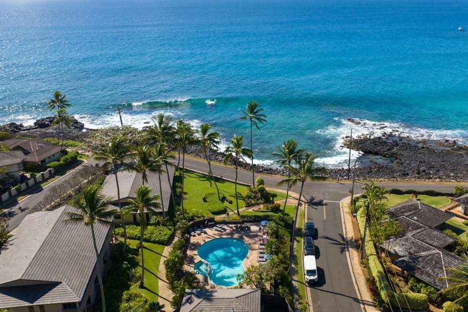 Nihi Kai is close to the Ocean. Brennecke's & Poipu Beach Park are a 5 minute walk away.