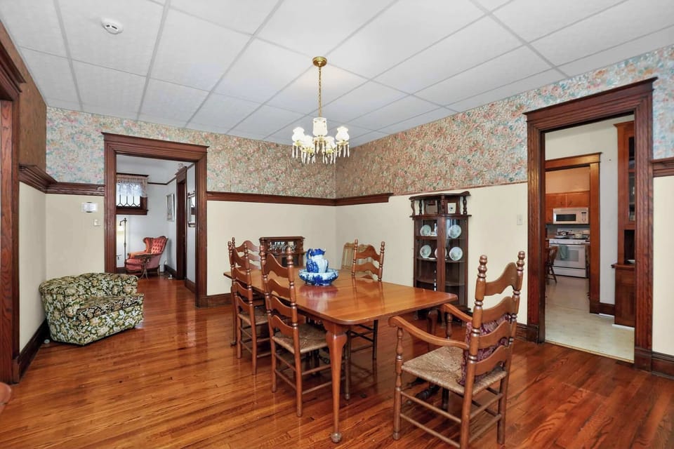 Warm and welcoming space ideal for family dinners, game nights, or casual brunches.