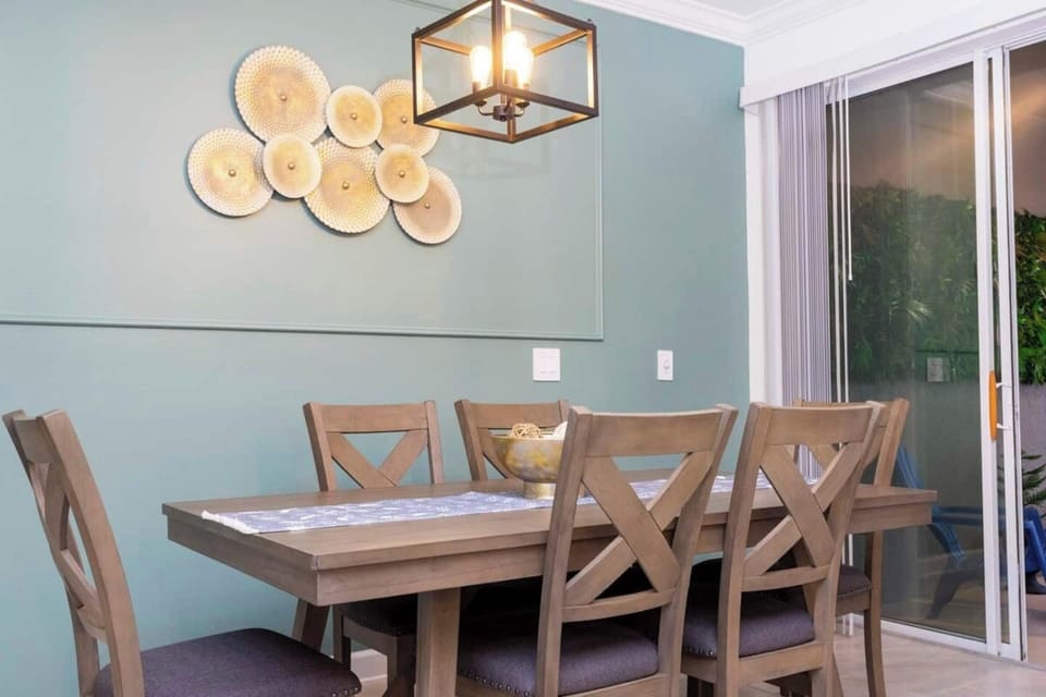 An elegant and warm style, our dining area is perfect for quality time with your loved ones, while you prepare the most delicious plate at out equipped kitchen.