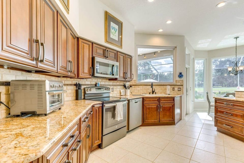 Sunny kitchen with granite, stainless appliances & breakfast nook