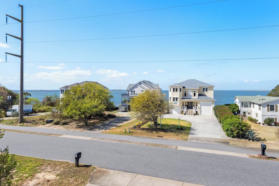 KDN9915: Sounds Like A Plan | Top Level Porch View
