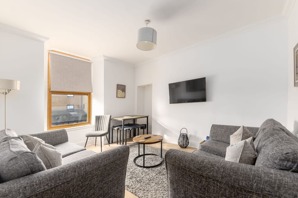 Living Room / Lounge