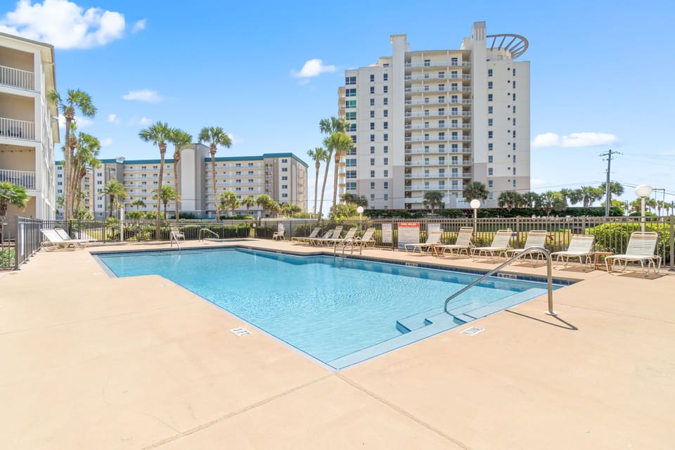 Grand Caribbean West outdoor pool