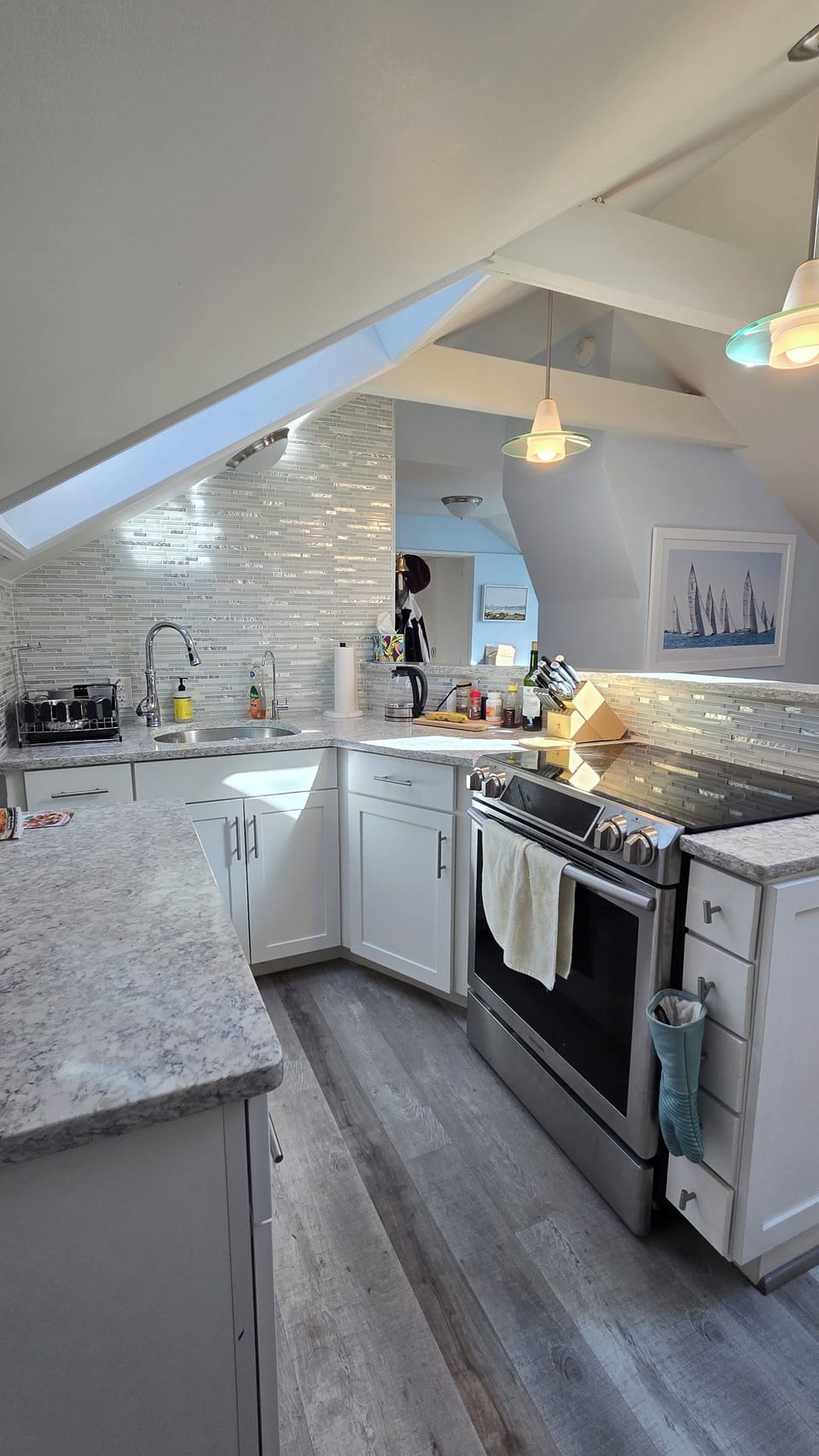 Kitchen with water filer system available. 