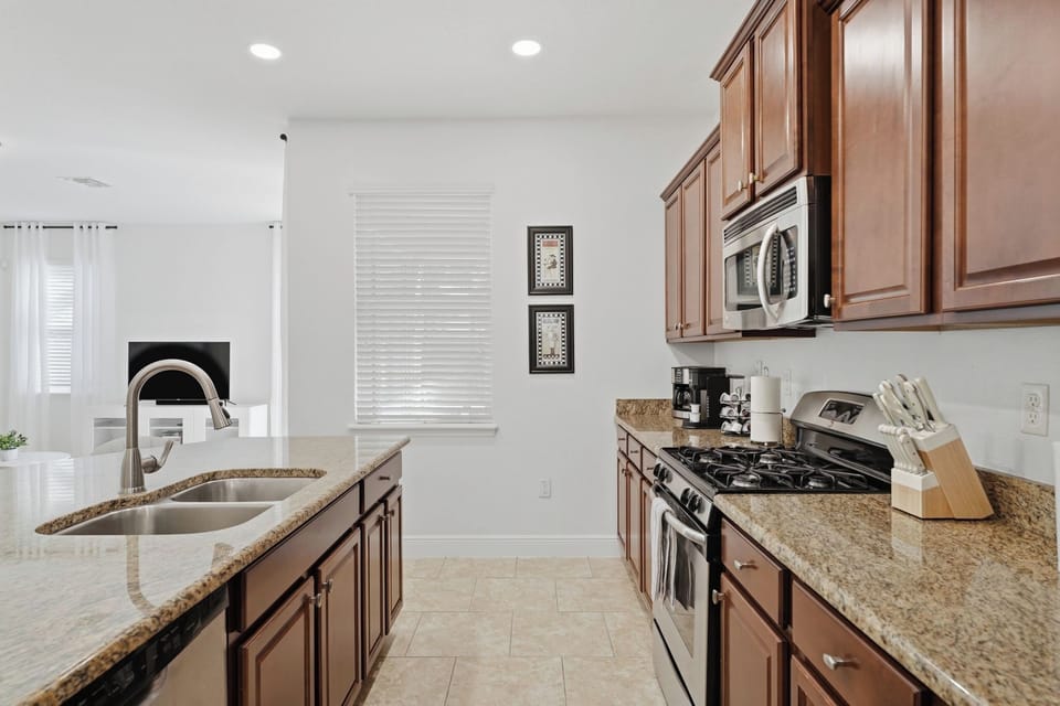 Full Kitchen