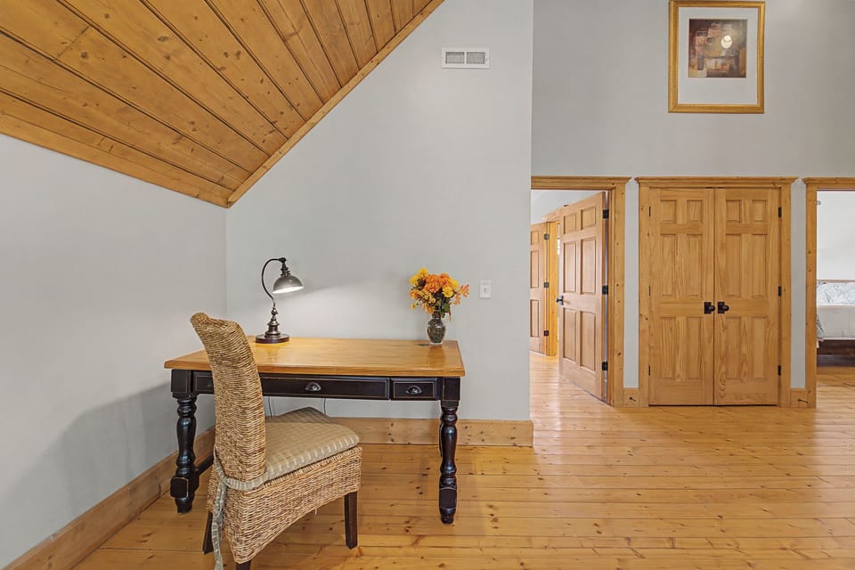 Upper Level Desk Area