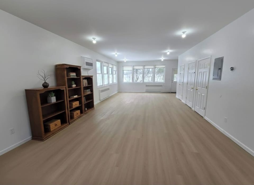 Large dining room 18'×32' with lake view 