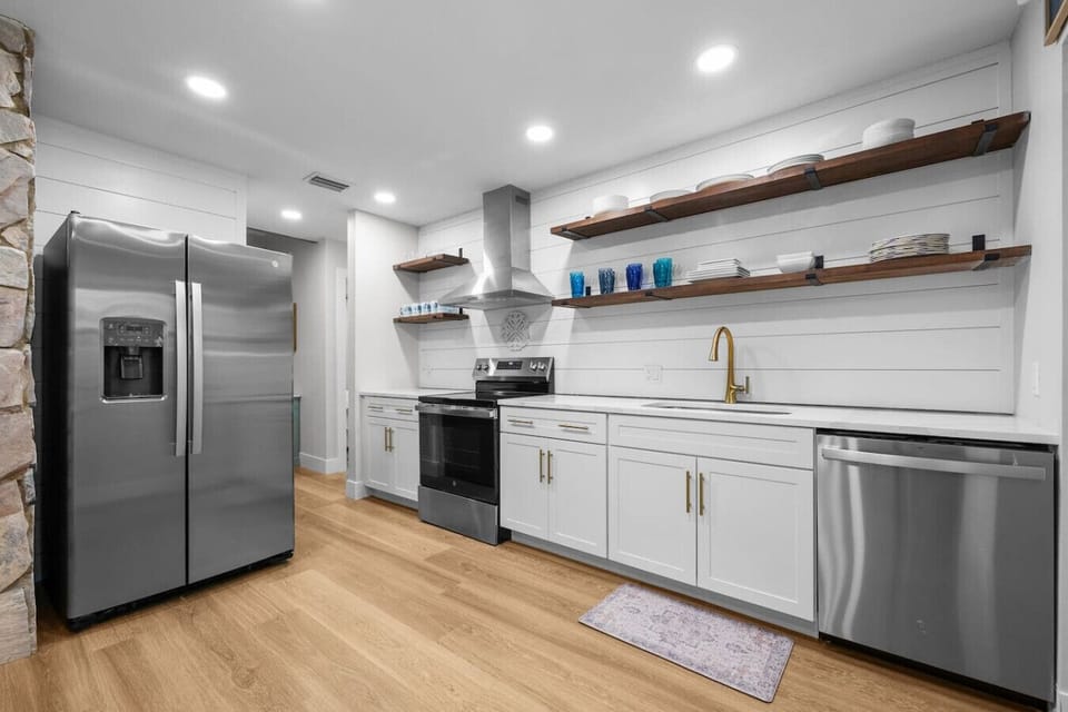 Room to spread out and cook comfortably  The layout makes meal prep easy — no bumping elbows, just smooth flow and good energy.