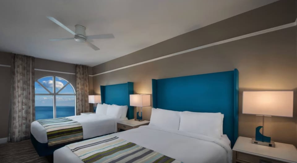 2nd Bedroom: 2 Queen beds