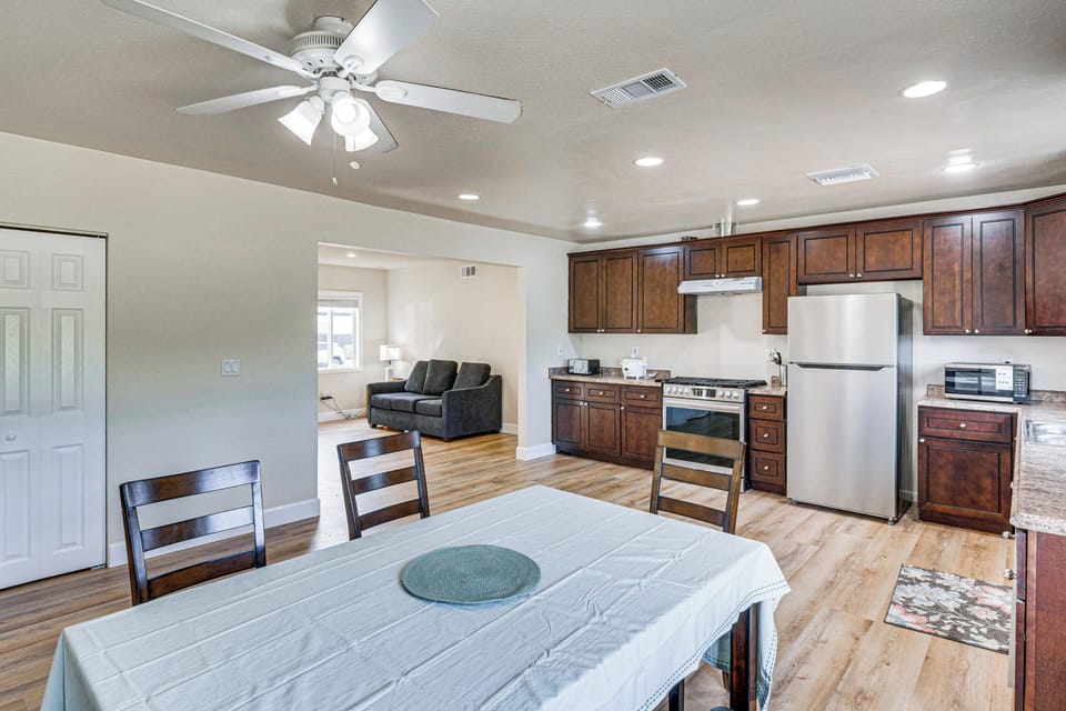 Kitchen | Dining Table