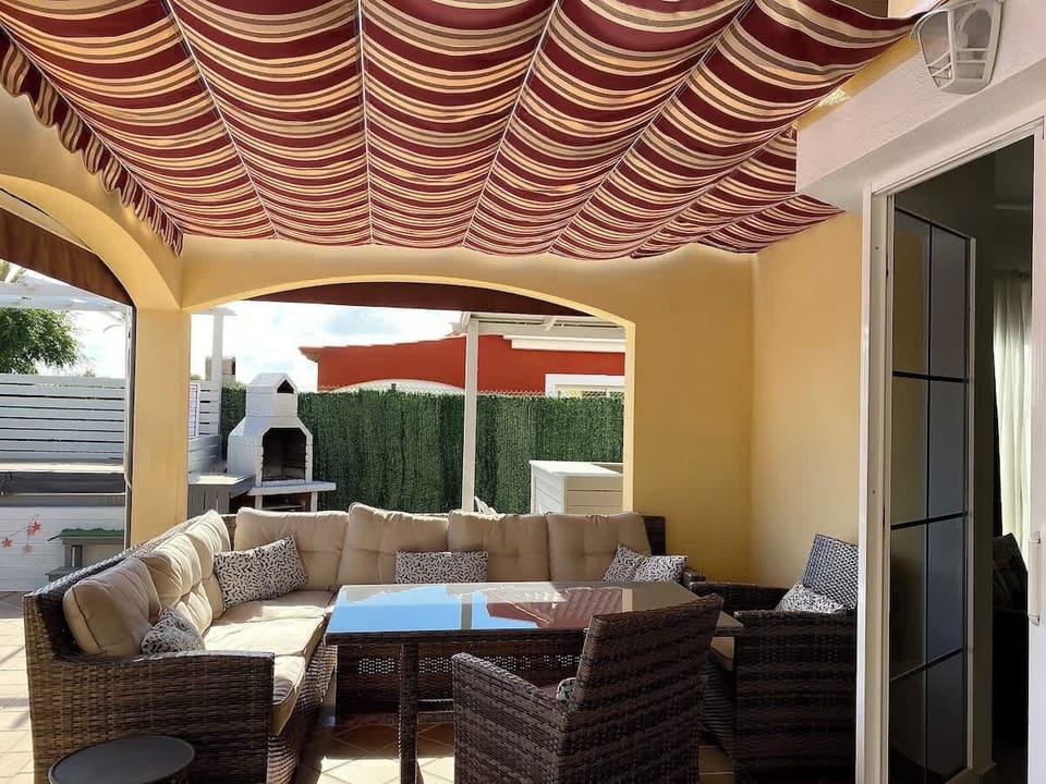 Zona exterior frente a barbacoa.