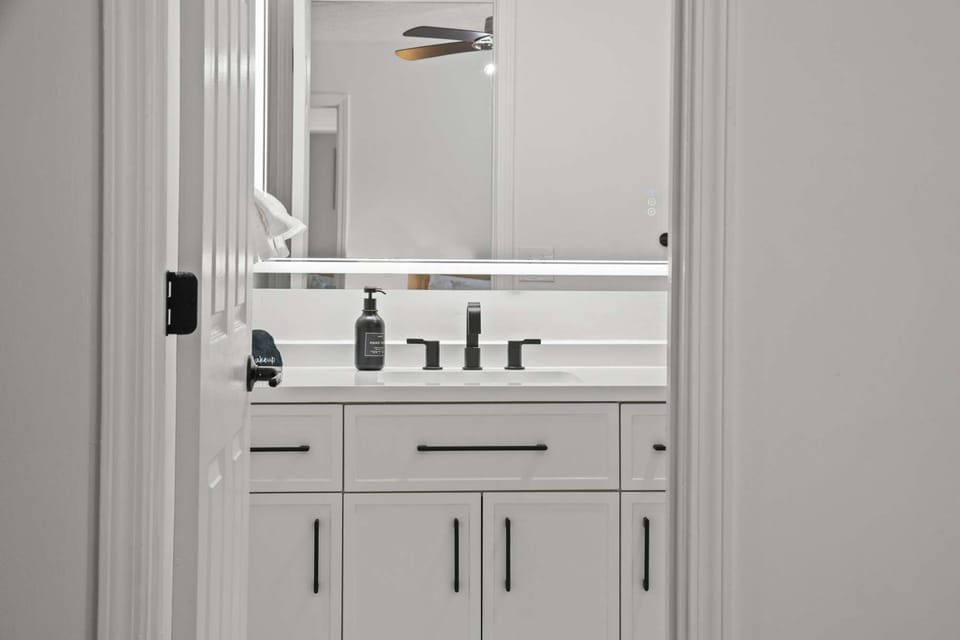 Full bathroom 1: Fully stocked with shampoo, conditioner, body wash, blowdryer, makeup towel, and even cotton swabs.