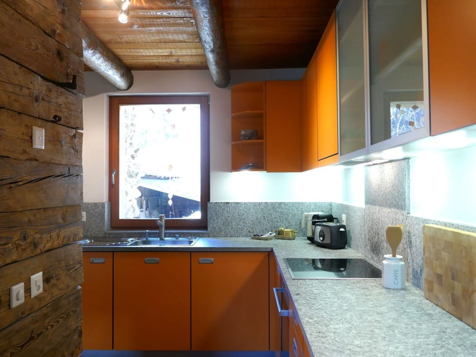 Kitchen, Countertop, Kitchen Appliance, Interior Design, Major Appliance, Wood, Kitchen Sink, Flooring, Light Fixture, Ceiling