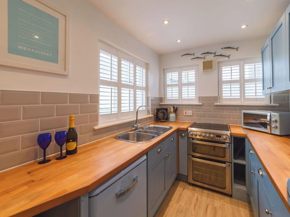 Kitchen, Countertop, Interior Design, Flooring, Wood, Cabinetry, Major Appliance, Kitchen Appliance, Ceiling, Floor