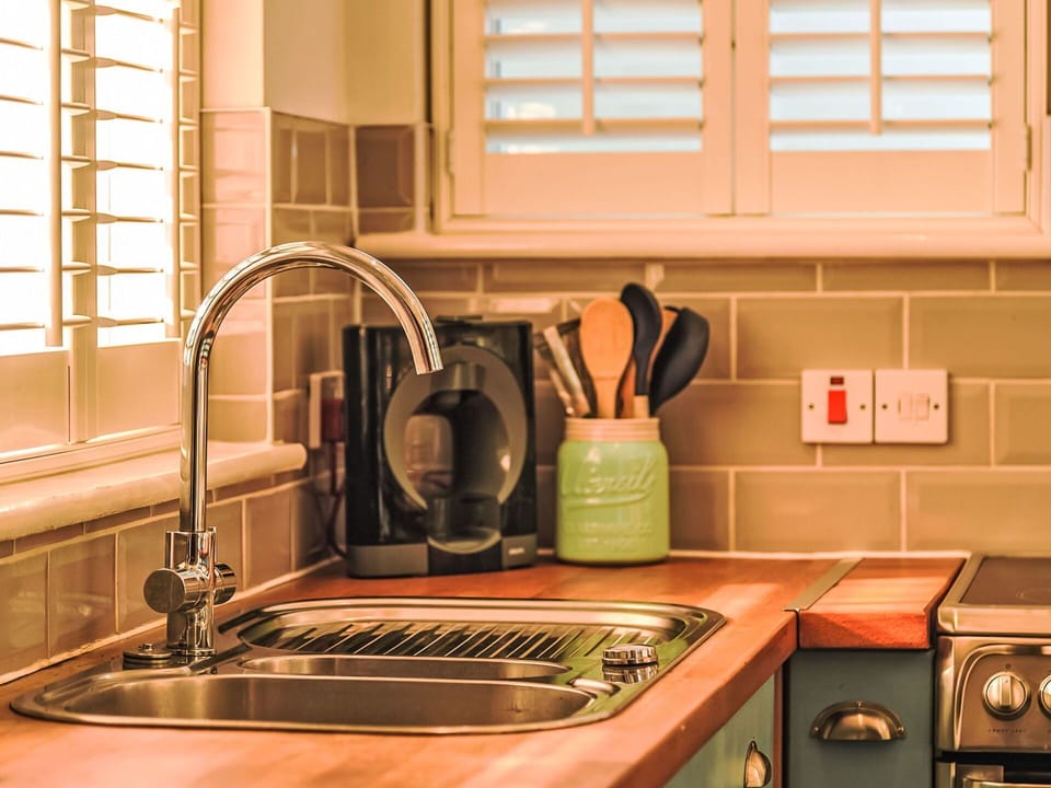 Kitchen, Kitchen Appliance, Countertop, Kitchen Sink, Plumbing Fixture, Interior Design, Tap, Sink, Plumbing, Home