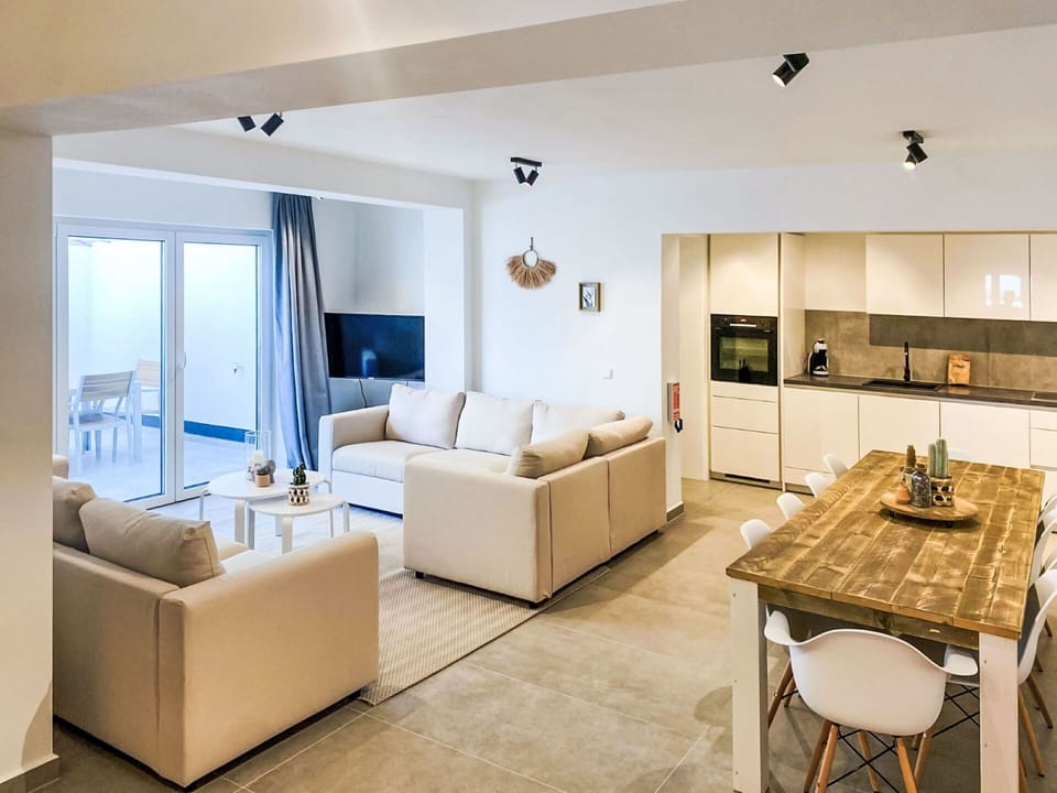 Furniture, Interior Design, Flooring, Floor, Wall, Couch, Wood, Ceiling, Room, Table