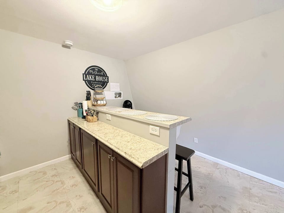 The cozy kitchen is well equipped for an unforgettable getaway​