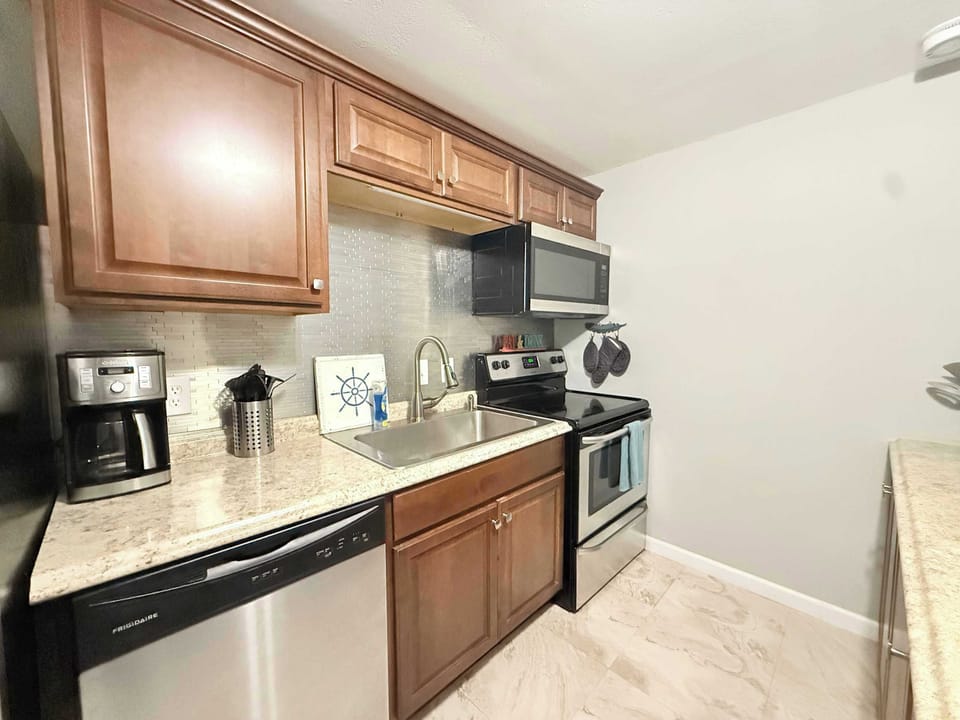 The cozy kitchen is well equipped for an unforgettable getaway​