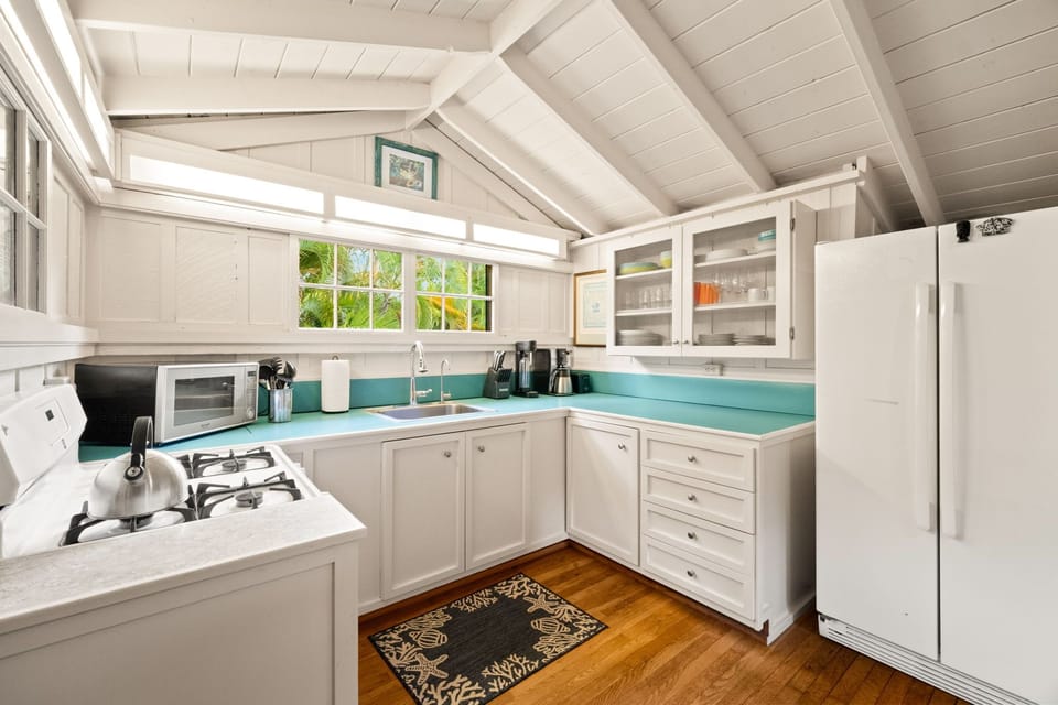 Equipped with all the kitchen necessities