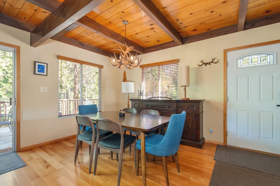 Dining Area 1