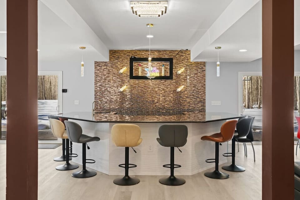 Big Basement Bar for Fun Parties