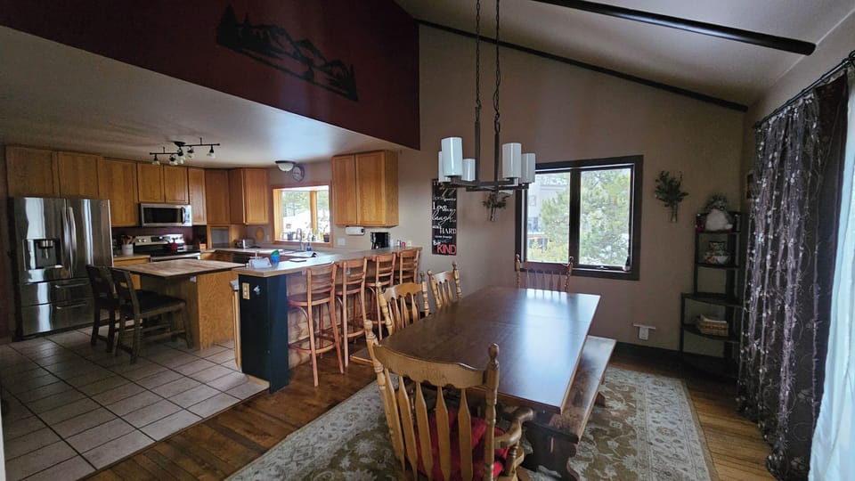 Dining Room & Kitchen with ample seating