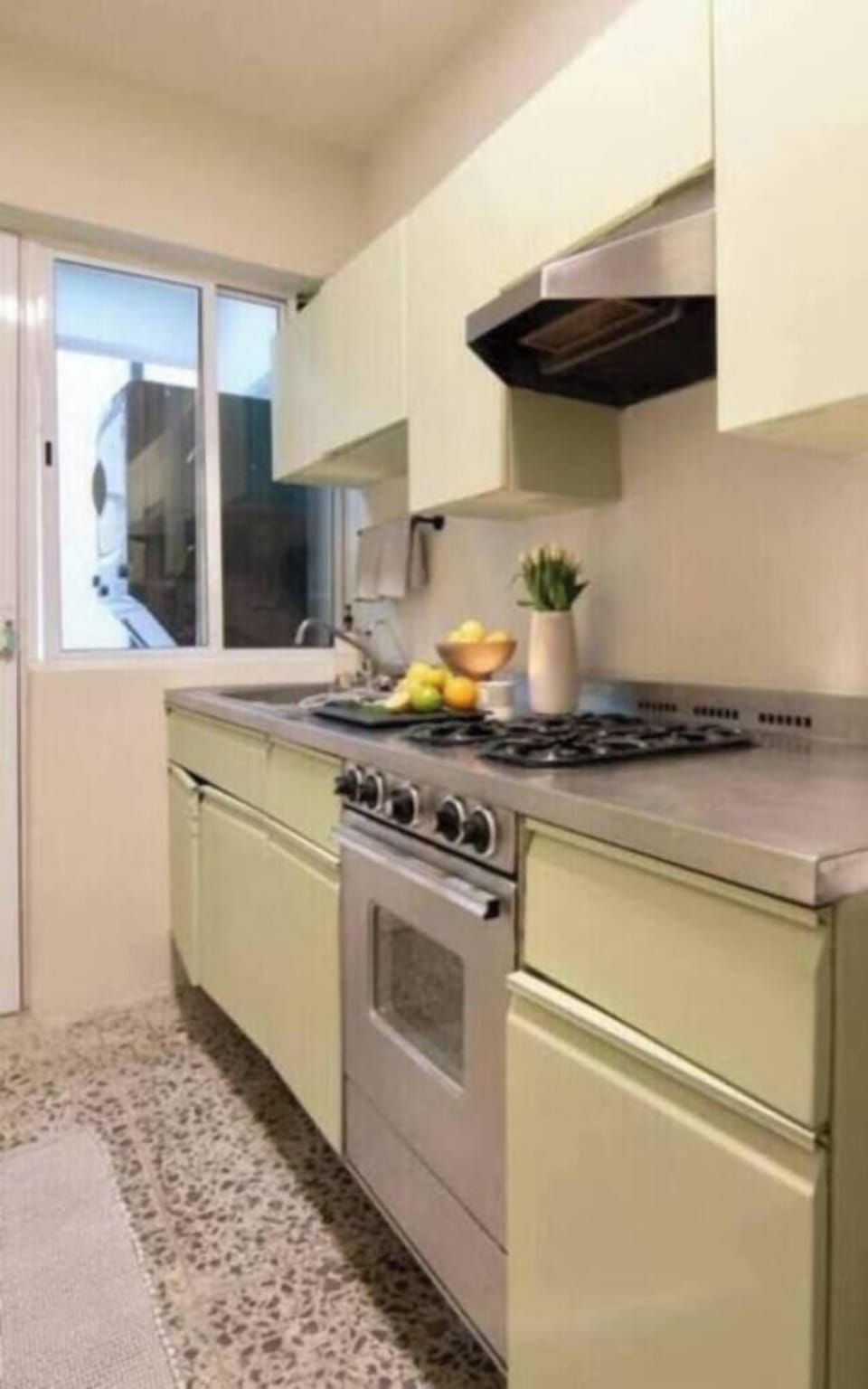 Experience the delight of culinary creations in our fully equipped kitchen, complete with essential supplies like coffee, oil, salt, pepper, and tea. Unleash your inner chef and savor every moment of preparing delicious meals with ease. 
