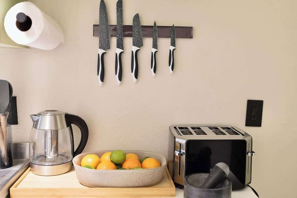Experience the delight of culinary creations in our fully equipped kitchen, complete with essential supplies like coffee, oil, salt, pepper, and tea. Unleash your inner chef and savor every moment of preparing delicious meals with ease. 