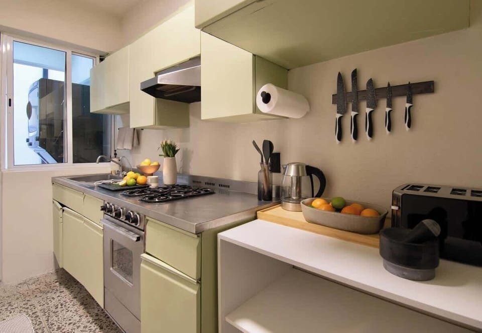 Experience the delight of culinary creations in our fully equipped kitchen, complete with essential supplies like coffee, oil, salt, pepper, and tea. Unleash your inner chef and savor every moment of preparing delicious meals with ease. 