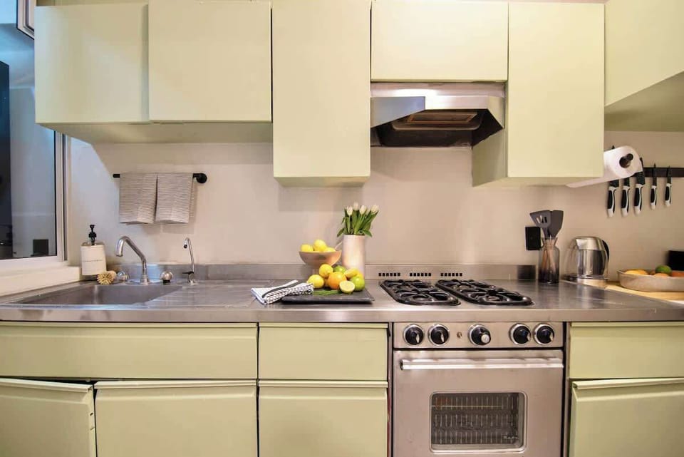 Experience the delight of culinary creations in our fully equipped kitchen, complete with essential supplies like coffee, oil, salt, pepper, and tea. Unleash your inner chef and savor every moment of preparing delicious meals with ease. 