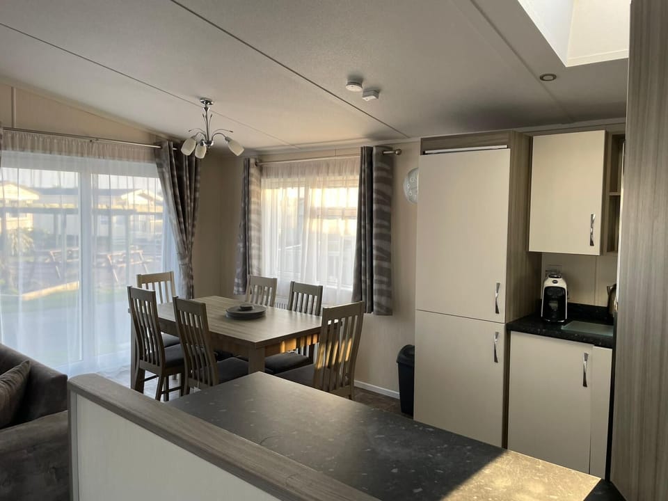 The kitchen in this modern lodge is packed with the cooking and dining equipment you needs to prepare all the family favourites.