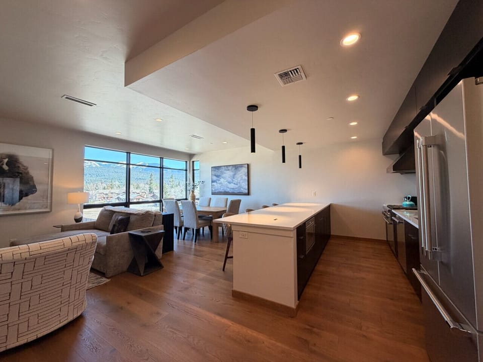 Full kitchen