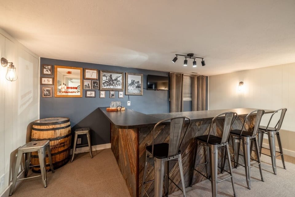 Entertainment space with custom bar and barstool seating