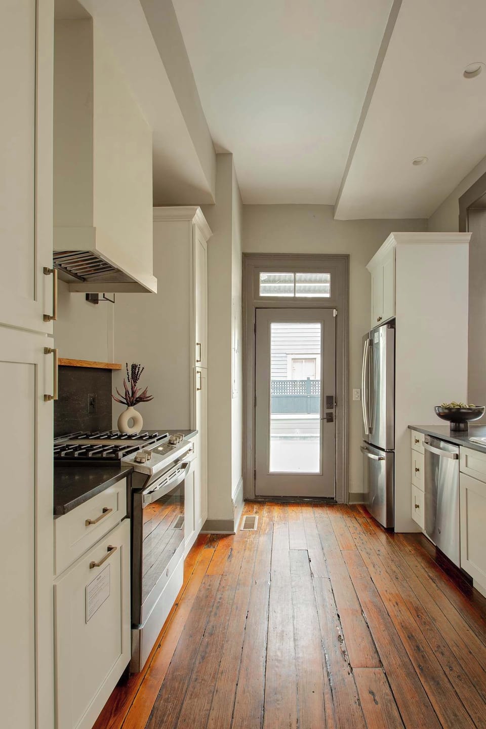 Open Concept Chef's  Kitchen | First Floor | Fully Equipped | Gas Range