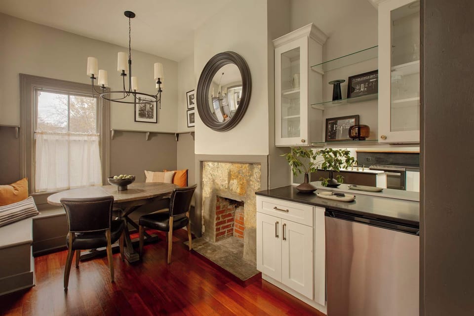 Open Concept Chef's  Kitchen | First Floor | Fully Equipped | Gas Range