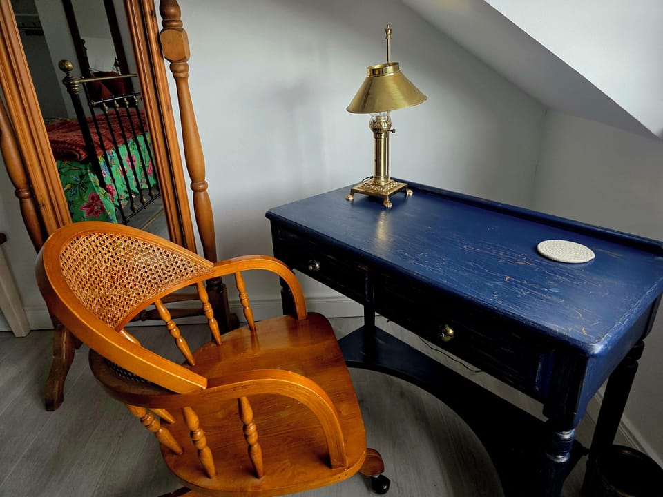 Bedroom workstation