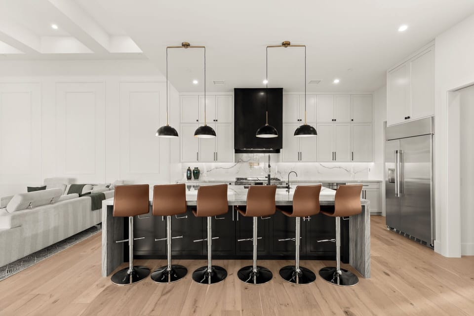 Expansive island seating; the perfect spot for morning coffee or drinks.