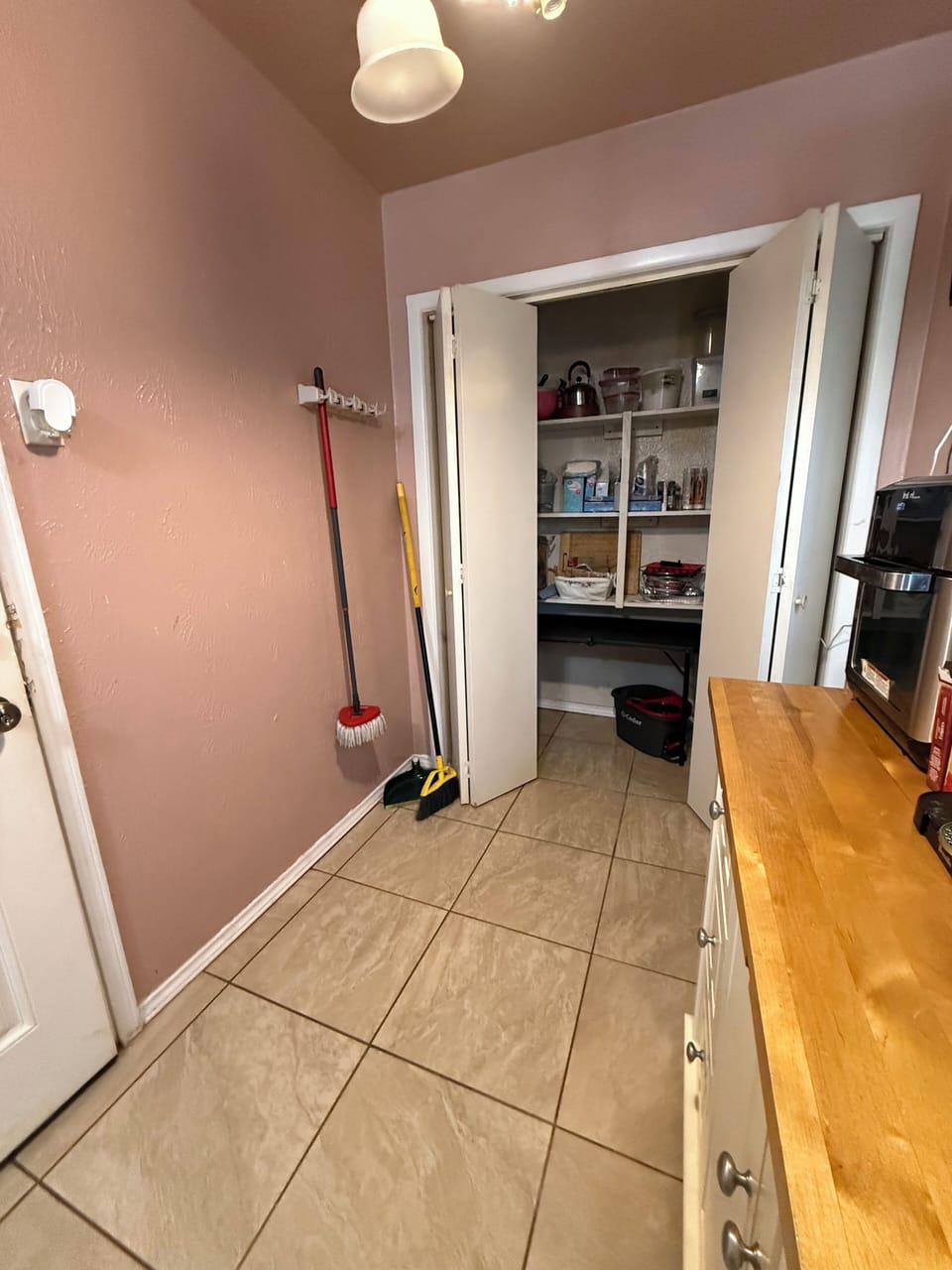 Kitchen Cont'd Pantry