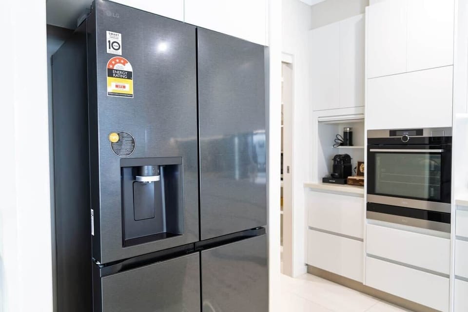 Refridgerator