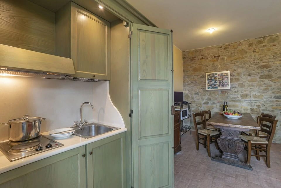 Wall, Furniture, Cabinetry, Countertop, Interior Design, Flooring, Kitchen, Ceiling, Cupboard, Floor