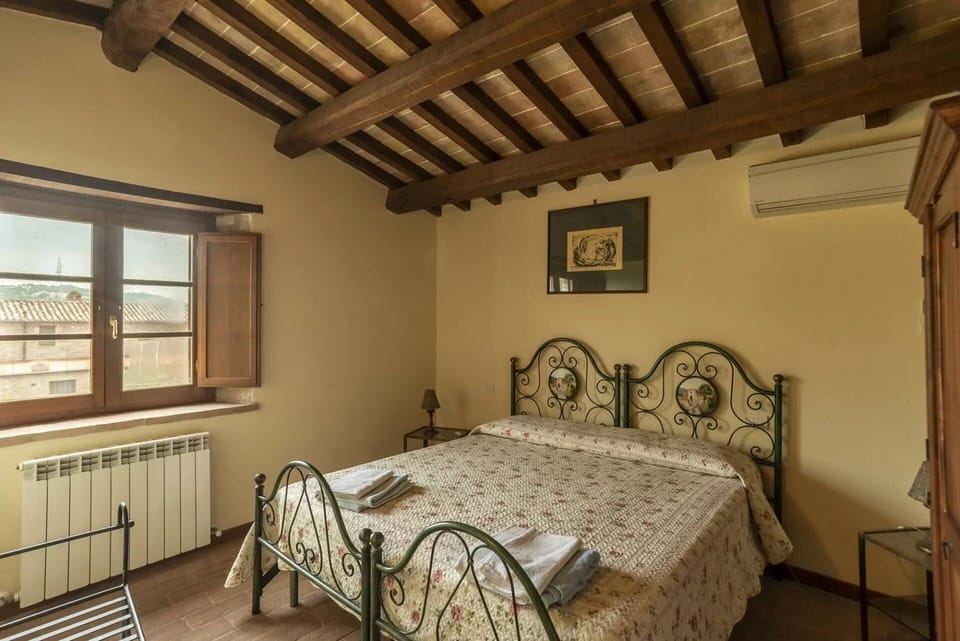 Wall, Furniture, Interior Design, Wood, Bedroom, Ceiling, Bed, Room, Flooring, Floor