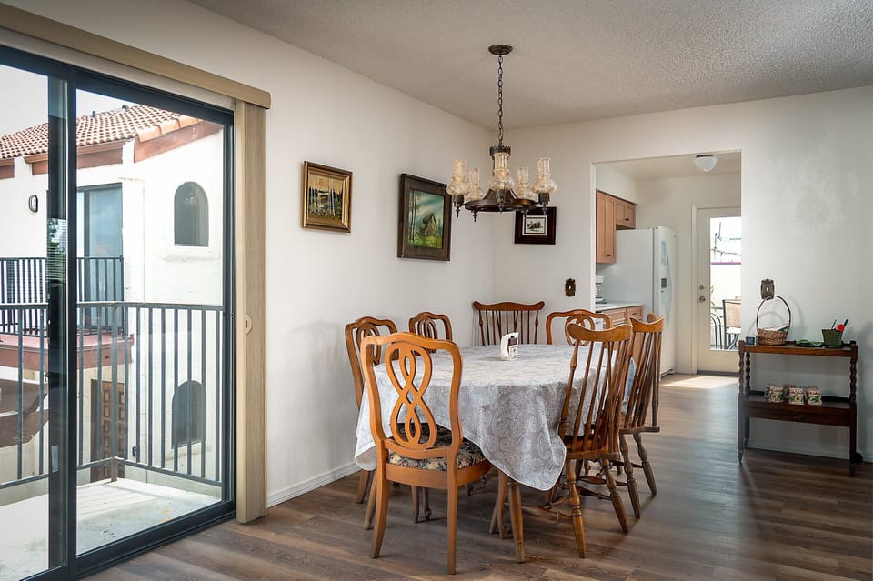 Dining area off kitchen