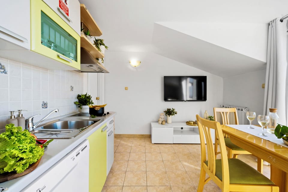 A cheerful touch - brew your coffee just the way you like it ☕